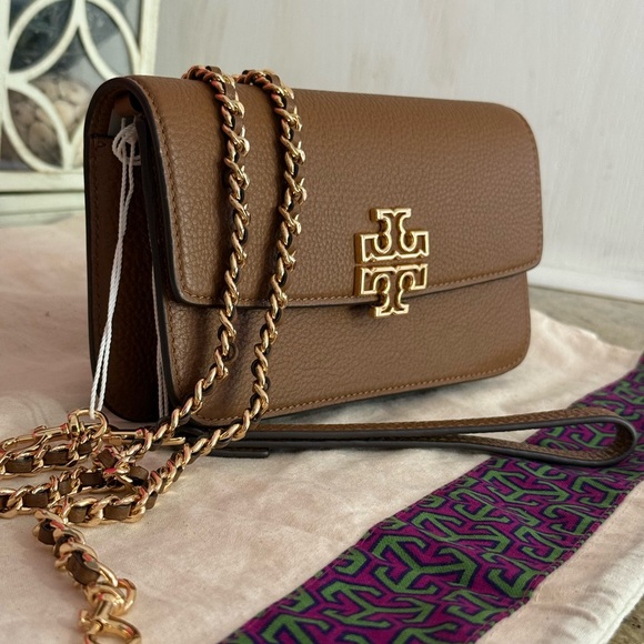 Tory Burch Handbags - 💕Tory Burch Women's Britten Chain Wallet W. Wristlet
